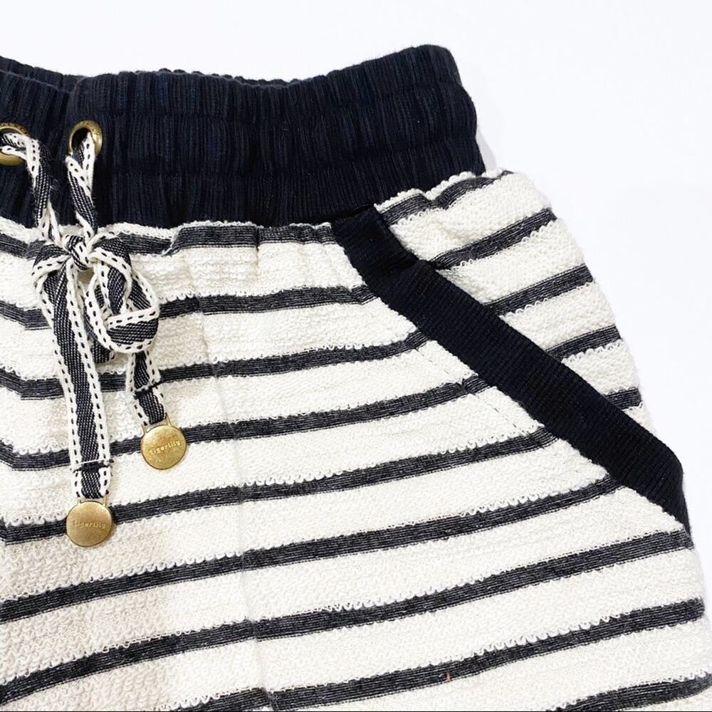 Tigerlily Knit Stripe Shorts Sz 2 Pull On Shorts Cream Stripe Shorts — image 5 of 8